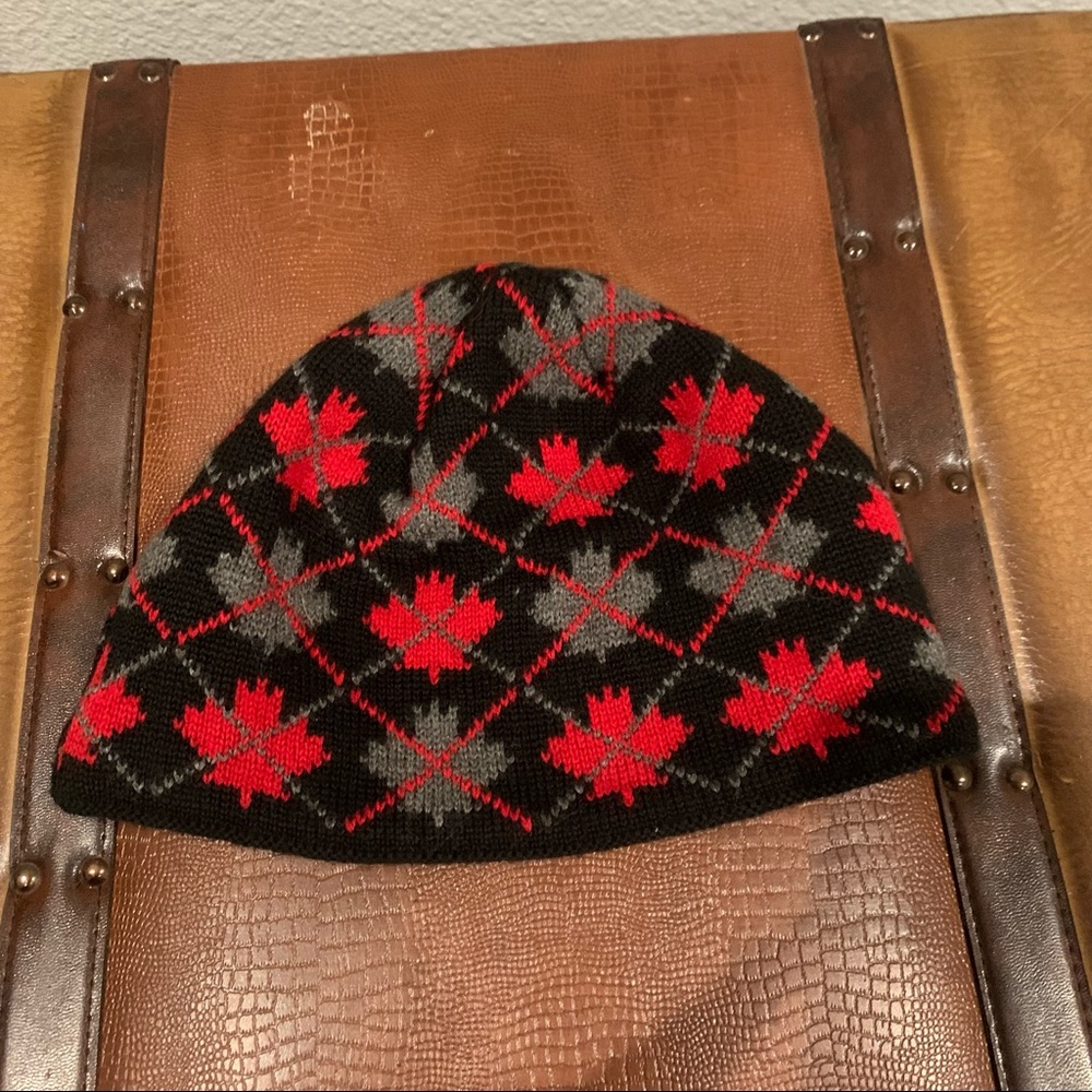 Maple leaf beanie. Super cool. - Picture 4 of 7